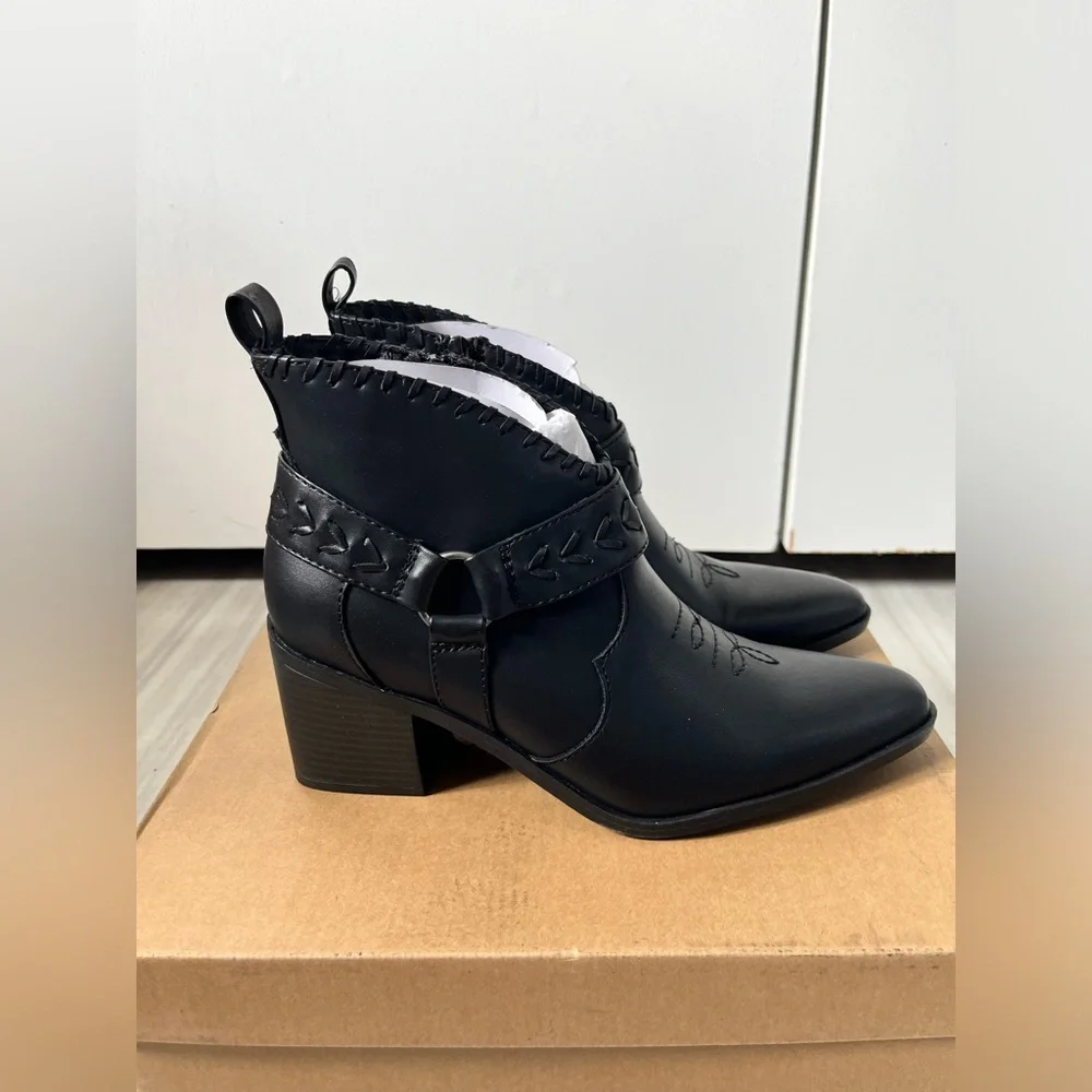 Women’s Frye and Co. stacked heel booties. NWT. Western look - Picture 2 of 8